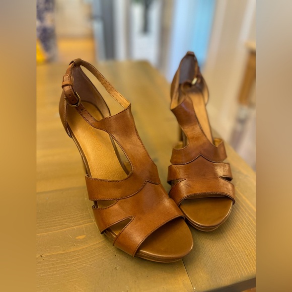 Franco Sarto Brown Tan Heeled Sandals with Chunky Heel - Picture 3 of 6